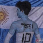 Merayakan kelolosan Argentina, penggemar ini berubah menjadi Messi