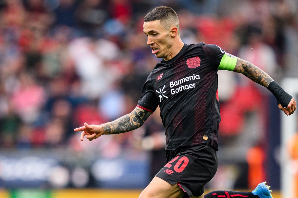 Alejandro Grimaldo telah resmi bergabung dengan Atletico Madrid