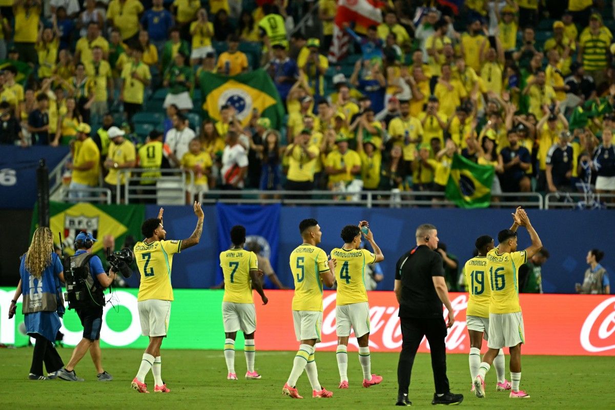 Brasil mengalahkan Skotlandia 3-0, dan Seleção memuncaki Grup C
