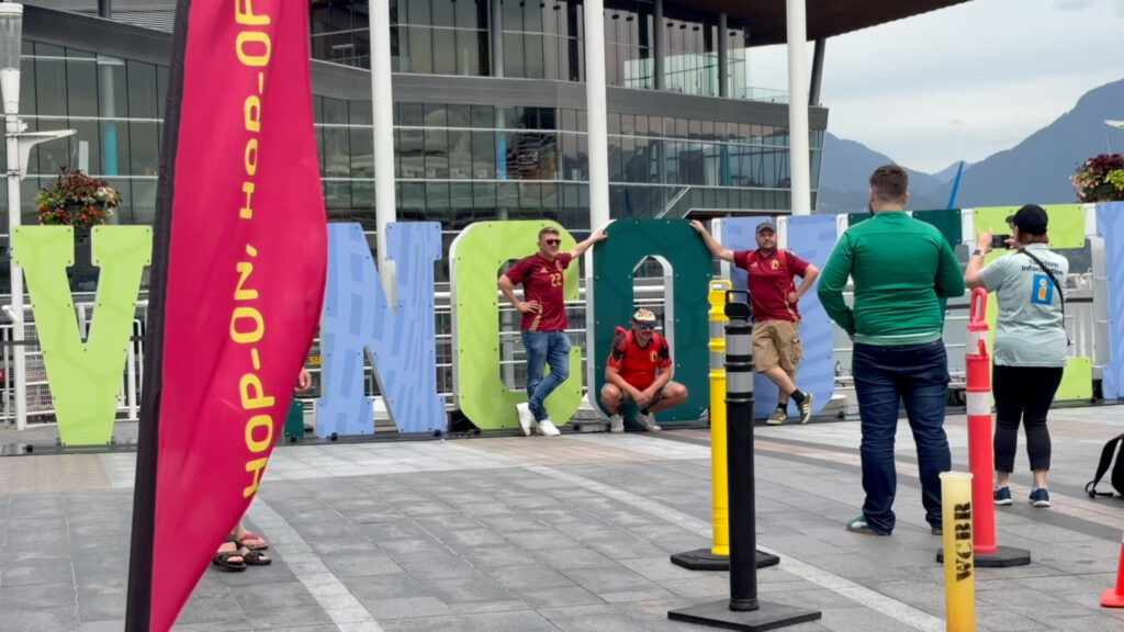 Canada Place, tempat berkumpulnya para penggemar sepak bola Piala Dunia di Vancouver