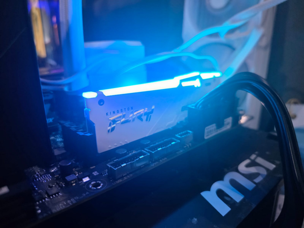 Coba RAM Kingston Fury Beast RGB DDR5