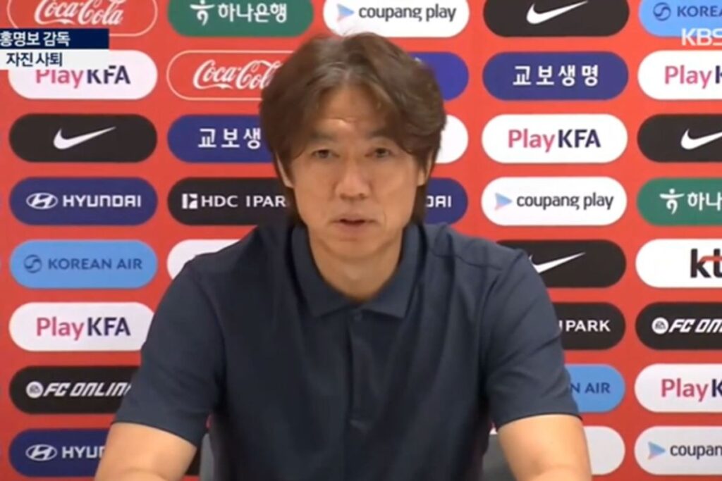 Hong Myung-bo mengundurkan diri setelah gagal membawa timnas Korea Selatan ke babak 32 besar
