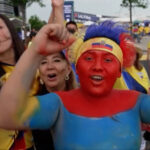 Kegembiraan suporter Ekuador usai lolos ke babak 32 besar Piala Dunia