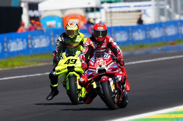 Kejuaraan MotoGP Belanda 2026 - Usai terlibat insiden kontroversial dengan pembalap tim Valentino Rossi Marc Marquez memilih bungkam
