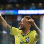 Neymar menangis setelah kembali bermain bersama Brasil di Piala Dunia