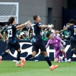 Orlando Gil Saeed melakukan dua penyelamatan yang membawa Paraguay ke babak 16 besar