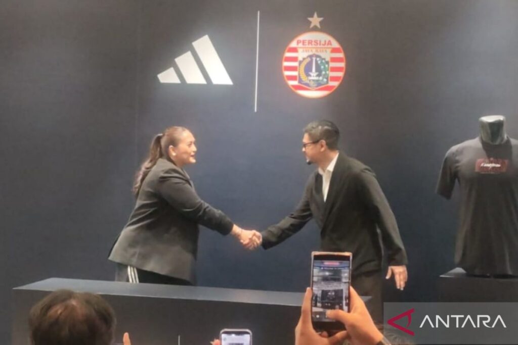 Persija akan berkolaborasi dengan perusahaan pakaian Adidas selama lima tahun ke depan