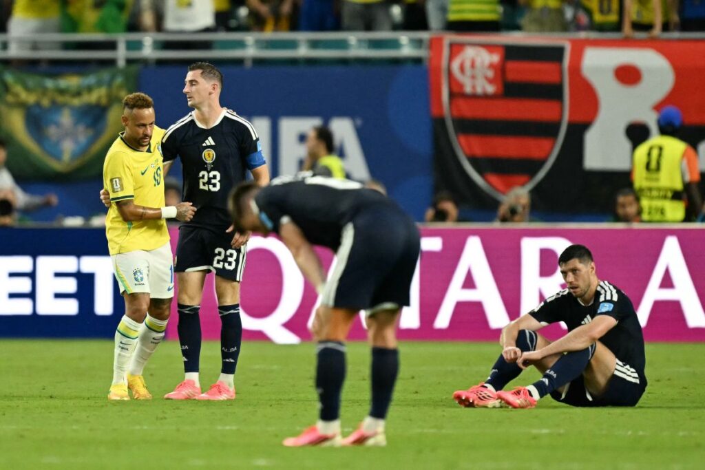 Sang pelatih mengungkapkan kekecewaannya karena Skotlandia memberikan gol "hadiah" kepada Brasil.