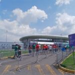Suporter Spanyol dan Uruguay memenuhi Stadion Akron