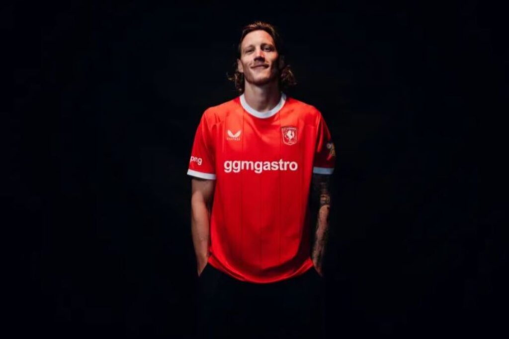 Wout Weghorst memindahkan klub dari Ajax ke Twente