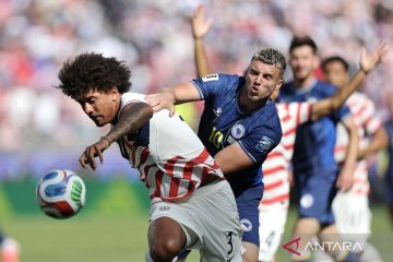 Tuan rumah melaju, dan Amerika Serikat menyingkirkan Bosnia dan Herzegovina 2-0
