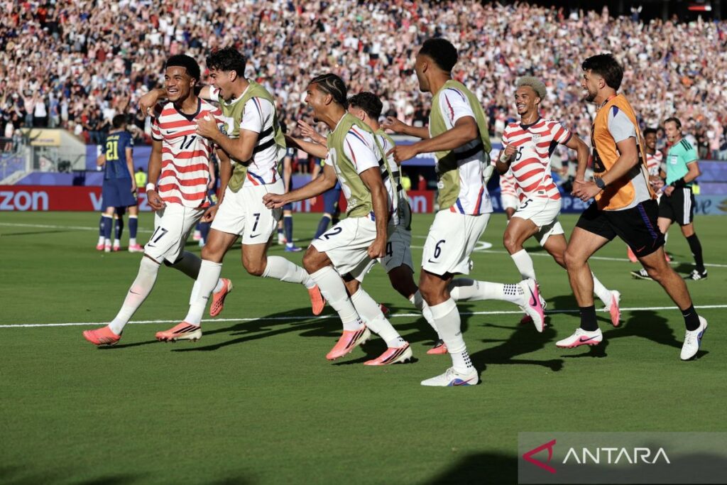 Tuan rumah melaju, dan Amerika Serikat menyingkirkan Bosnia dan Herzegovina 2-0