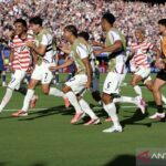Tuan rumah melaju, dan Amerika Serikat menyingkirkan Bosnia dan Herzegovina 2-0