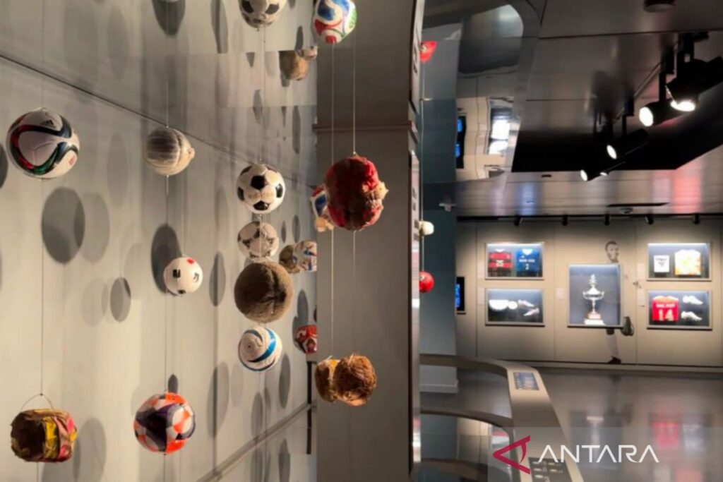 Pameran FIFA di Miami menampilkan jersey Indonesia dan Piala Jules Rimet