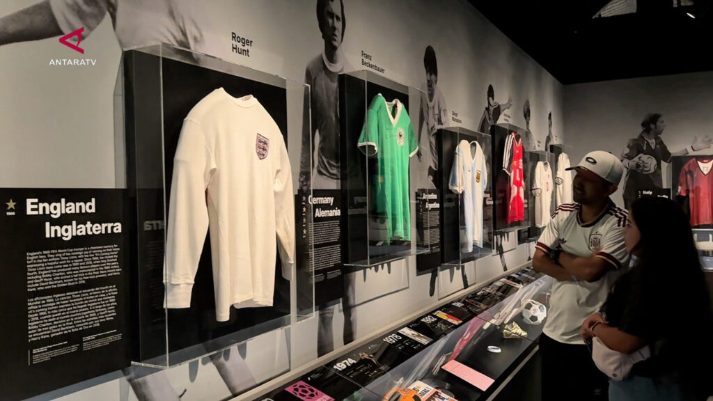 Pameran FIFA di Miami menampilkan jersey Indonesia dan Piala Jules Rimet