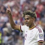 Gambar para pemain bintang saat Spanyol mengalahkan Prancis 2-0