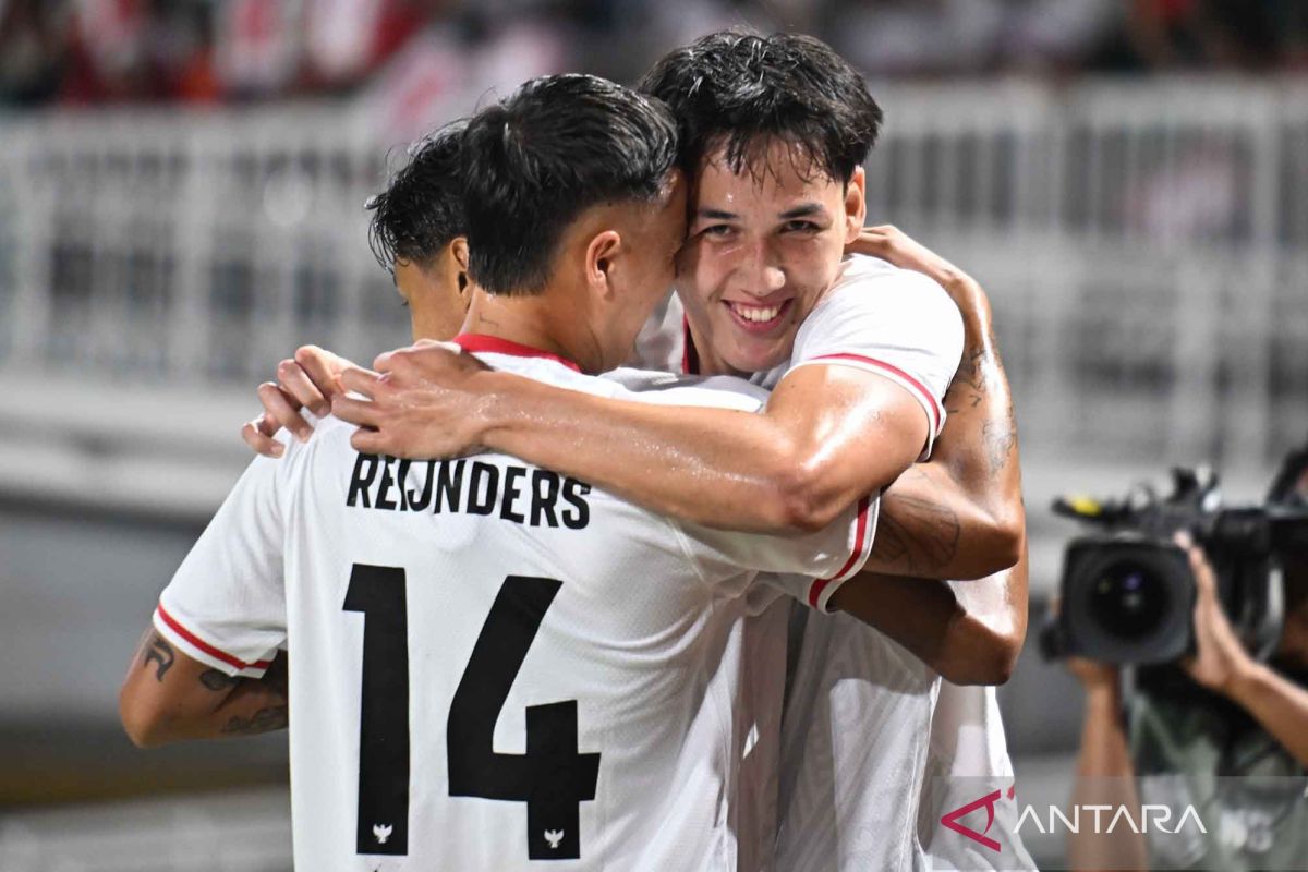 Hat-trick Mitchell Baker membawa Indonesia membungkam Kamboja 5-1
