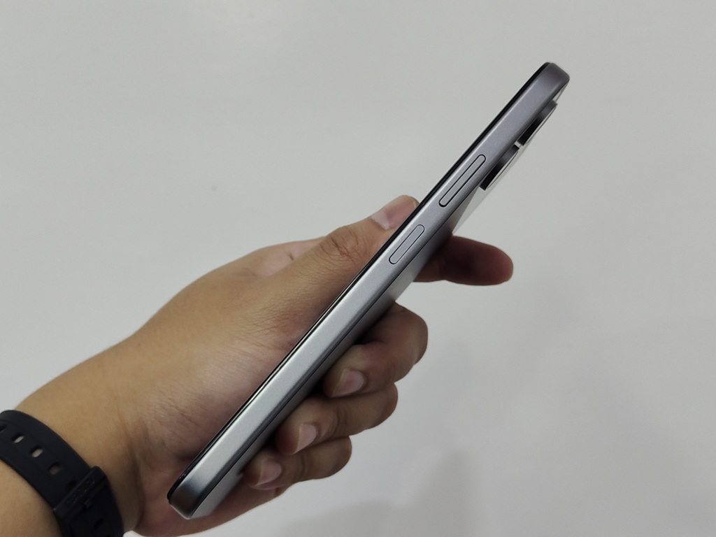 Review Realme P4 Lite, HP Baterai 7000 mAh Harga Kurang dari Rp 2 Jutaan Wajib Kamu Coba!