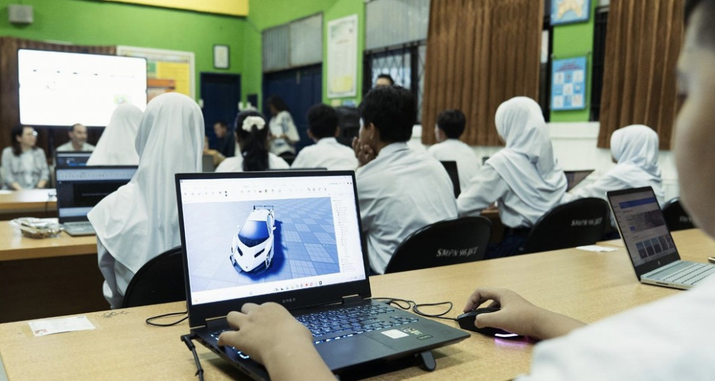Roblox kini digunakan untuk pembelajaran di sekolah-sekolah Indonesia, dan pemrograman untuk literasi digital