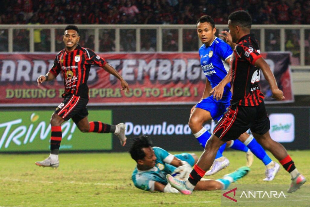 Adhyaksa FC memperpanjang kontrak kiper Geoffrey Wibowo
