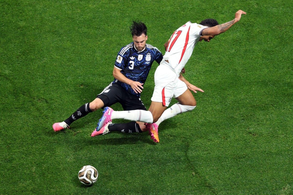 Babak pertama antara Inggris dan Argentina berlangsung sengit, skor masih nol