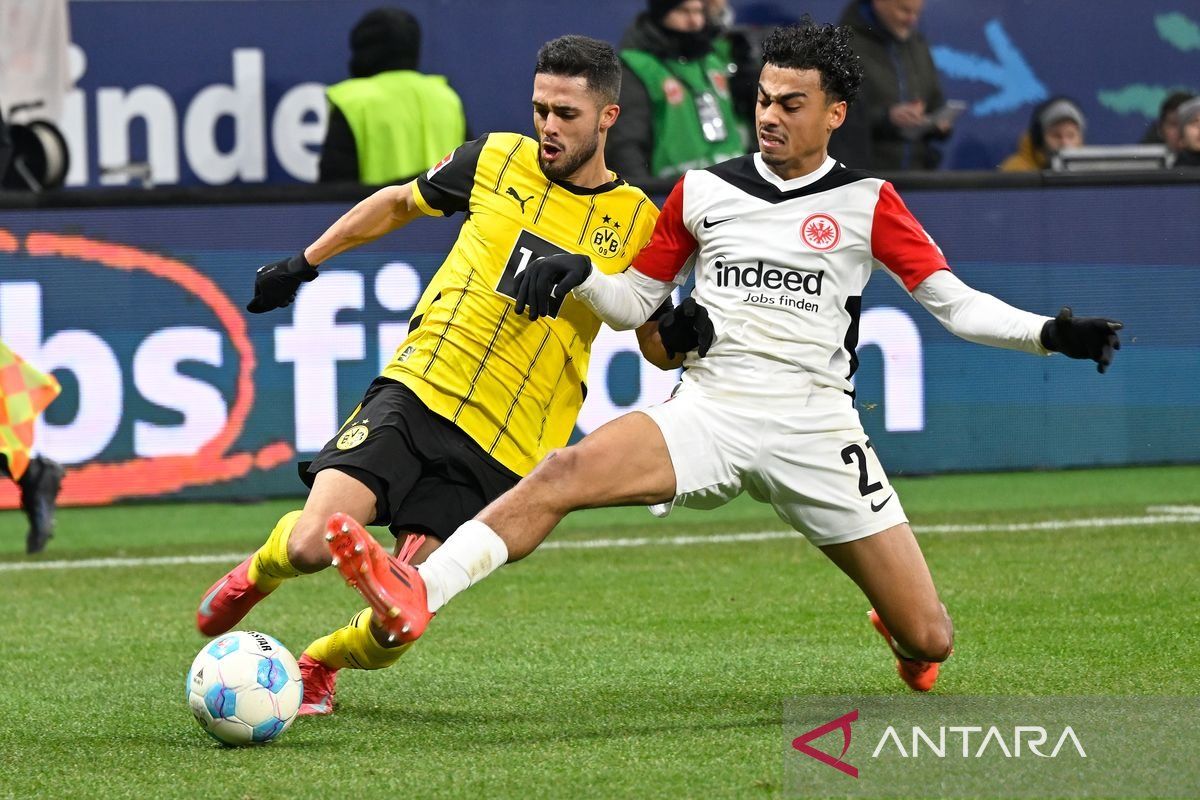 Bayern Munich menandatangani Nathaniel Brown dari Eintrach Frankfurt