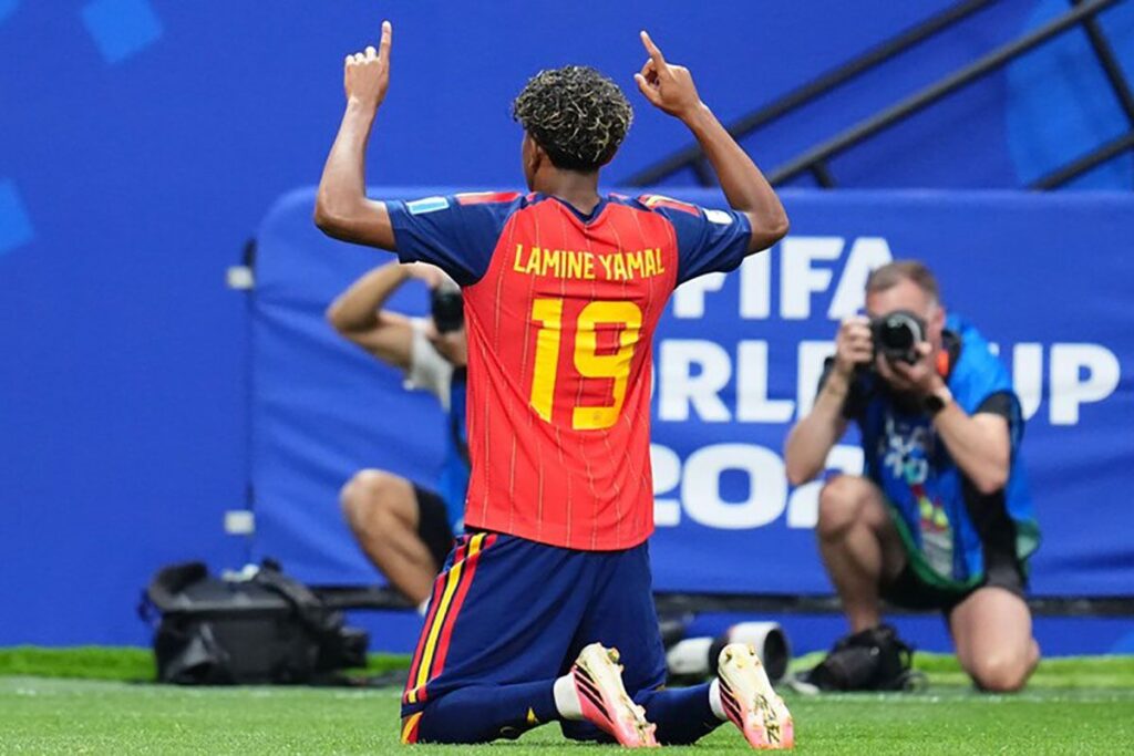 Belajar dari La Masia untuk membangun sistem, bukan mencari bintang
