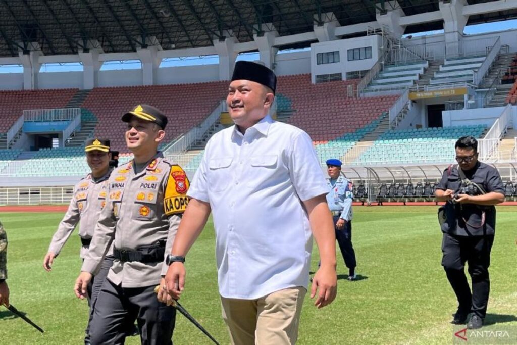 Bogor menyelesaikan perbaikan atap Stadion Bakansari jelang dimulainya Piala AFC