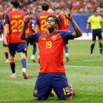 Cara menyaksikan pertandingan Spanyol vs Belgia yang disiarkan langsung di Folaplay dimulai pukul 02.00 WIB