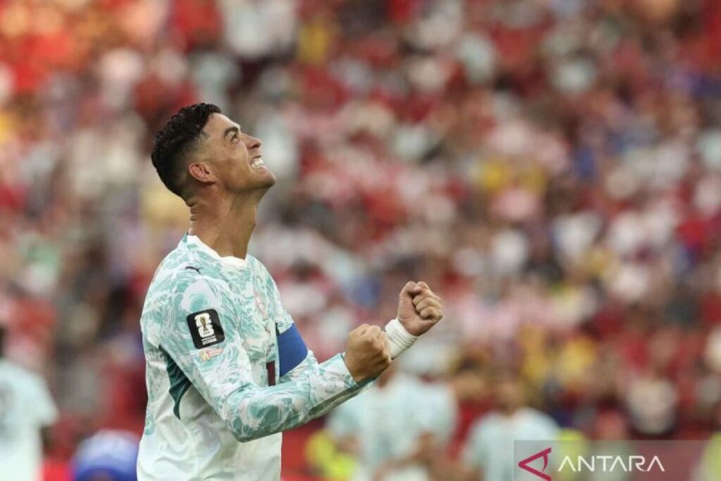 Cristiano Ronaldo adalah pemain tertua yang mencetak gol di babak sistem gugur Piala Dunia