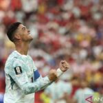 Cristiano Ronaldo adalah pemain tertua yang mencetak gol di babak sistem gugur Piala Dunia