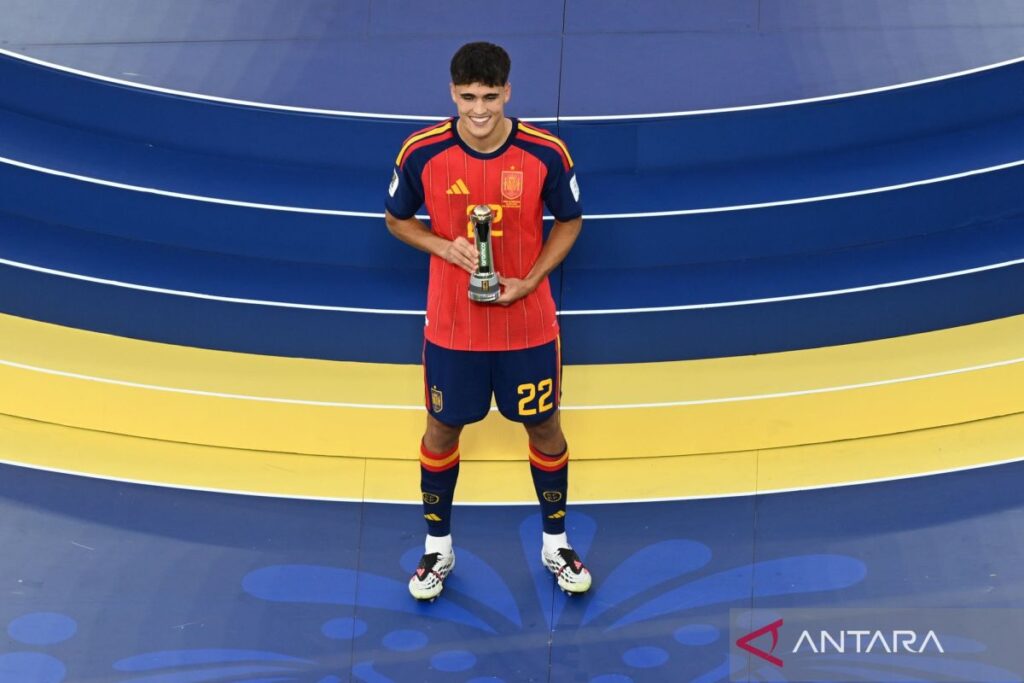 Daftar pemain muda terbaik di setiap edisi Piala Dunia, yang terbaru adalah Coppers