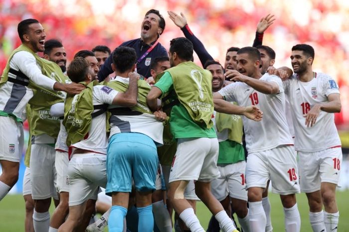 Dituduh melakukan diskriminasi terhadap timnas Iran, FIFA telah mengajukan gugatan hampir 18 triliun rupiah.