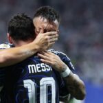 Dua gol telat antara Argentina membawa Inggris ke final
