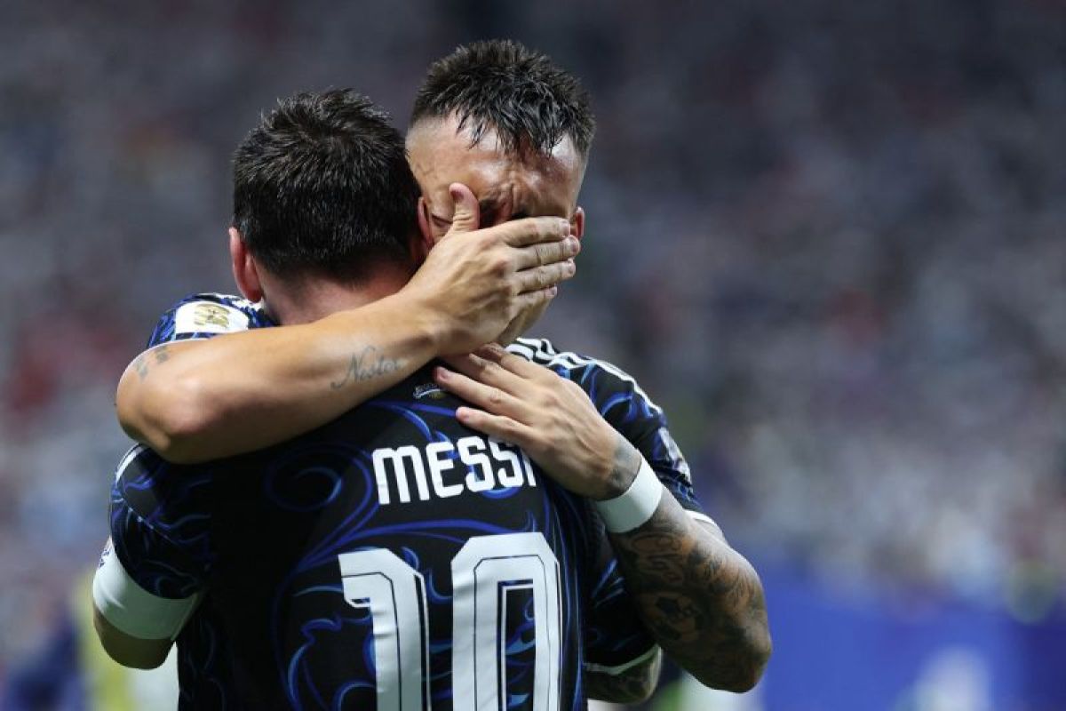 Dua gol telat antara Argentina membawa Inggris ke final
