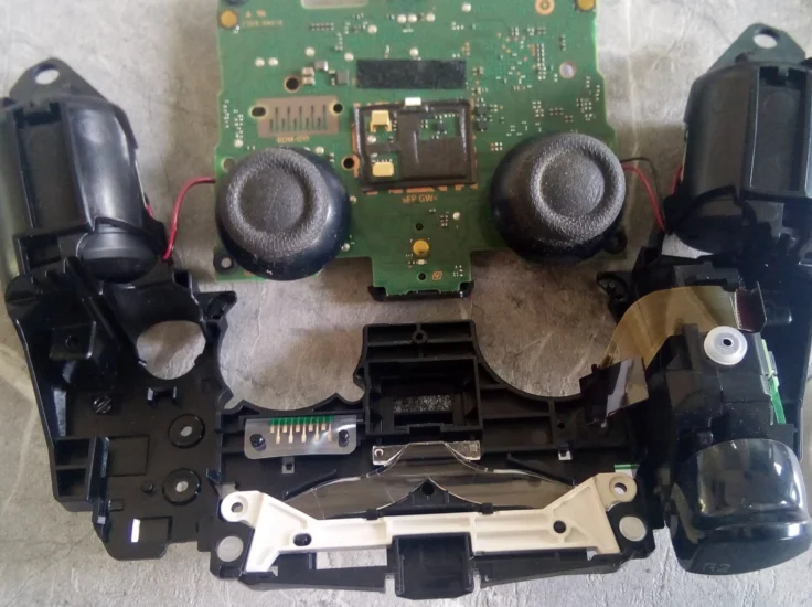 Di dalam PS5 DualSense: Penjelasan Setiap Komponen