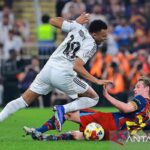 Frenkie de Jong dipastikan akan absen di awal musim Barcelona saat ini karena cedera