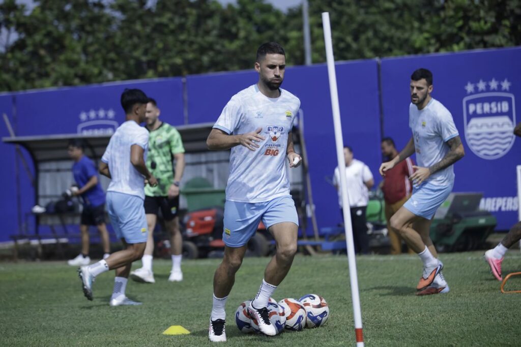 Gelandang Persib ini optimistis menghadapi Piala Presiden