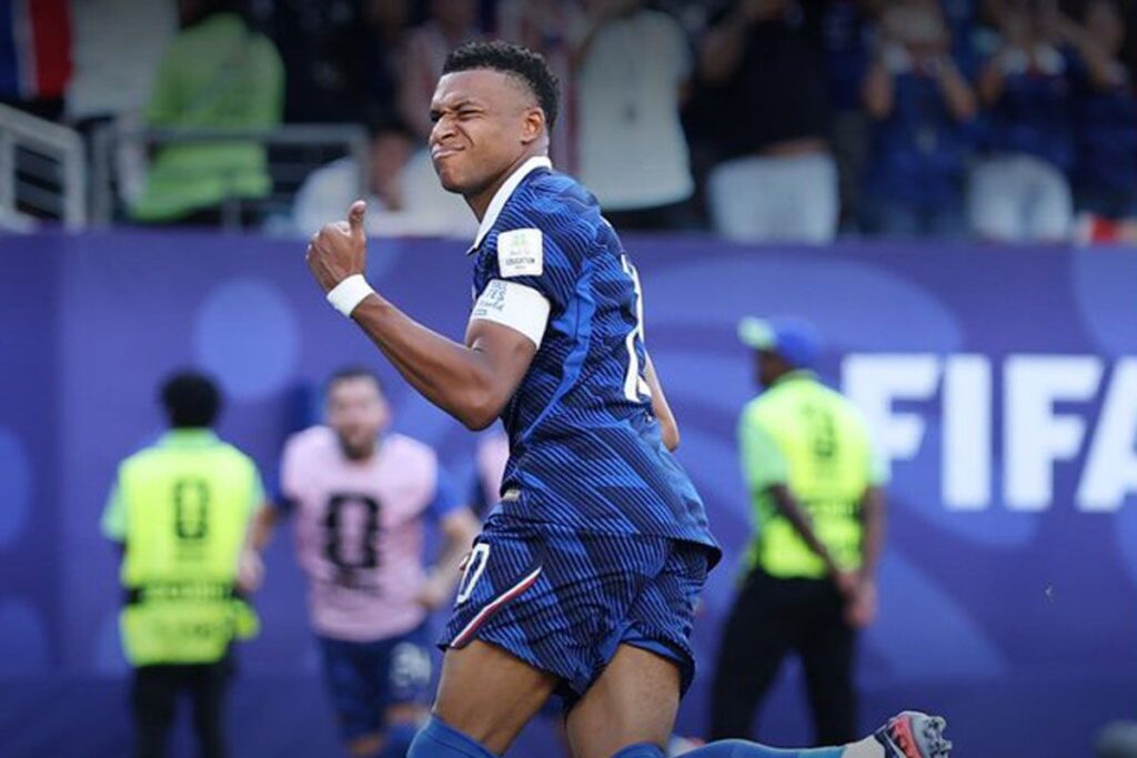 Gol Kylian Mbappe dari tendangan penalti membantu tim Prancis mengalahkan Paraguay 1-0