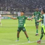 Hoestra menyebut tim PSS Solomon belum tuntas pada latihan pertama