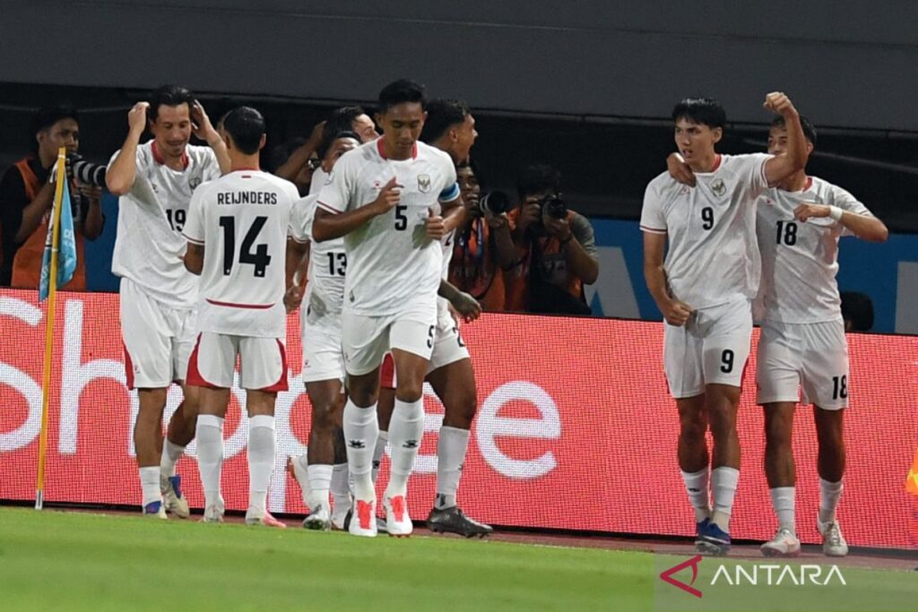 Indonesia mengalahkan Kamboja 5-1, dengan Mitchell mencetak tiga gol
