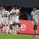 Indonesia mengalahkan Kamboja 5-1, dengan Mitchell mencetak tiga gol