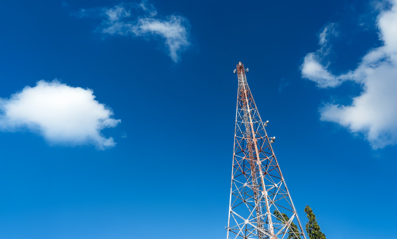 Indosat mencatat pendapatan Rp 30,7 triliun pada paruh pertama tahun 2026, dan cloud AI dan 5G menjadi pendorong pertumbuhan baru