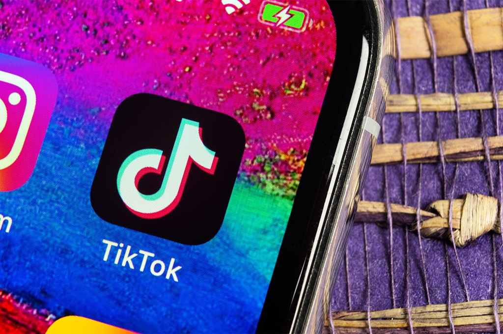Ini adalah cara mudah untuk mentranskripsikan caption TikTok di ponsel dan laptop tanpa memerlukan aplikasi tambahan