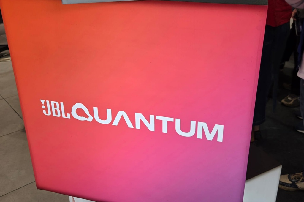 JBL meluncurkan headphone gaming Quantum 950, 650 dan 250 di Indonesia