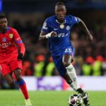 Ketika Chelsea kehilangan kesabaran terhadap Chalupa, Comeau melakukan perubahan cepat pada bek Kolombia yang tangguh