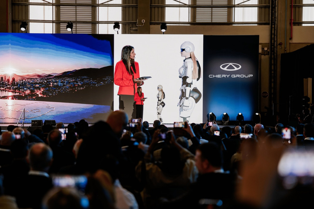 Kolaborasi sejati antara manusia dan robot menciptakan sinergi cerdas di Afrika Selatan