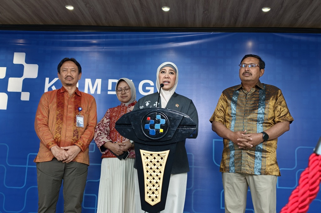 Komdigi tentukan pemenang lelang frekuensi 700 MHz dan 2,6 GHz, serta perluas jaringan 5G hingga mencakup desa-desa