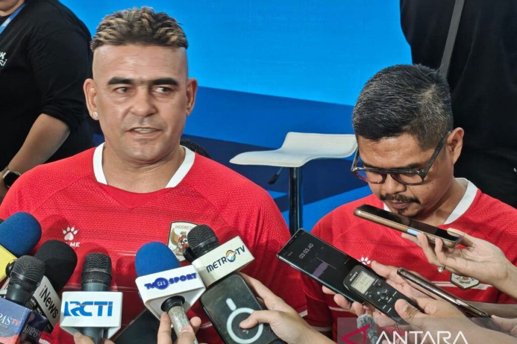 Legenda timnas Gonzalez sedih Kambuaya tidak dipanggil tapi dia memaklumi