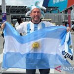 Lima jam sebelum laga semifinal, suporter Argentina memenuhi area stadion